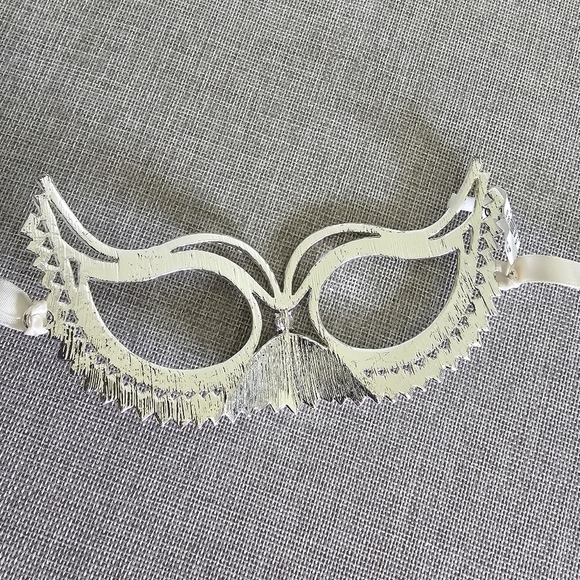 Versona Silver Crystal Rhinestone Masquerade Gala Ball Party Mask - Picture 5 of 6